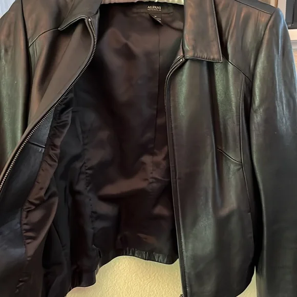 Leather jacket - Picture 3 of 6